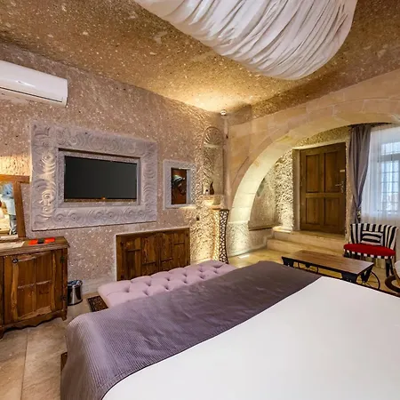 Pegas Cave Hotel *